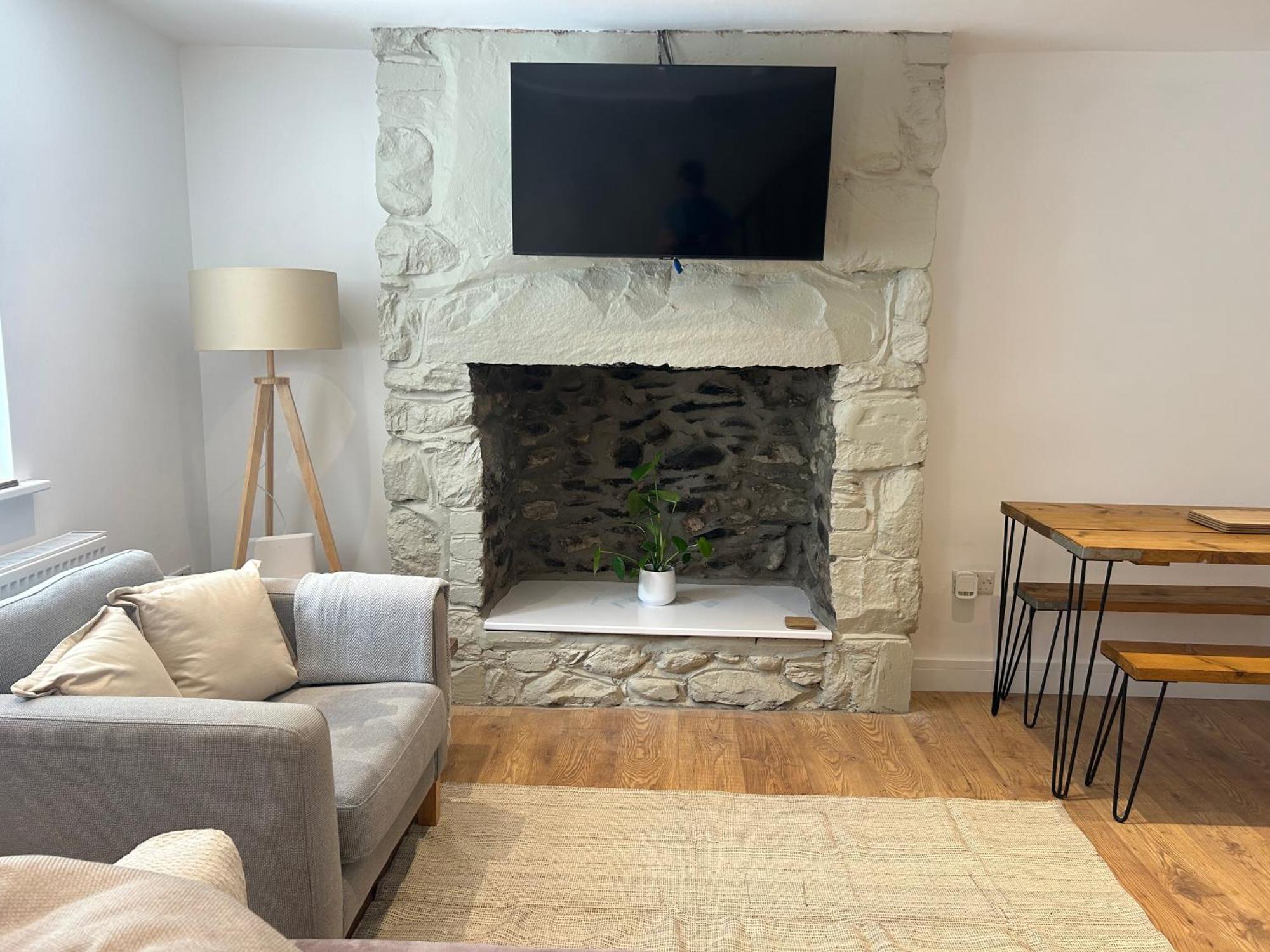 Cosy Modern Miners Cottage Llanllechid Esterno foto